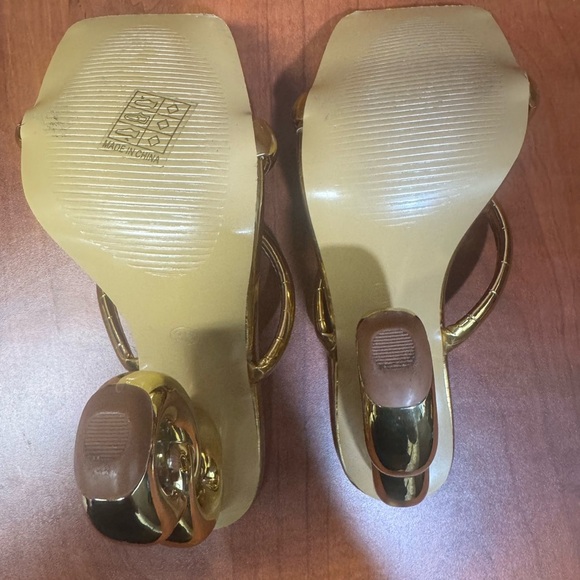 Elegant Gold Women's Heels - Picture 11 of 12